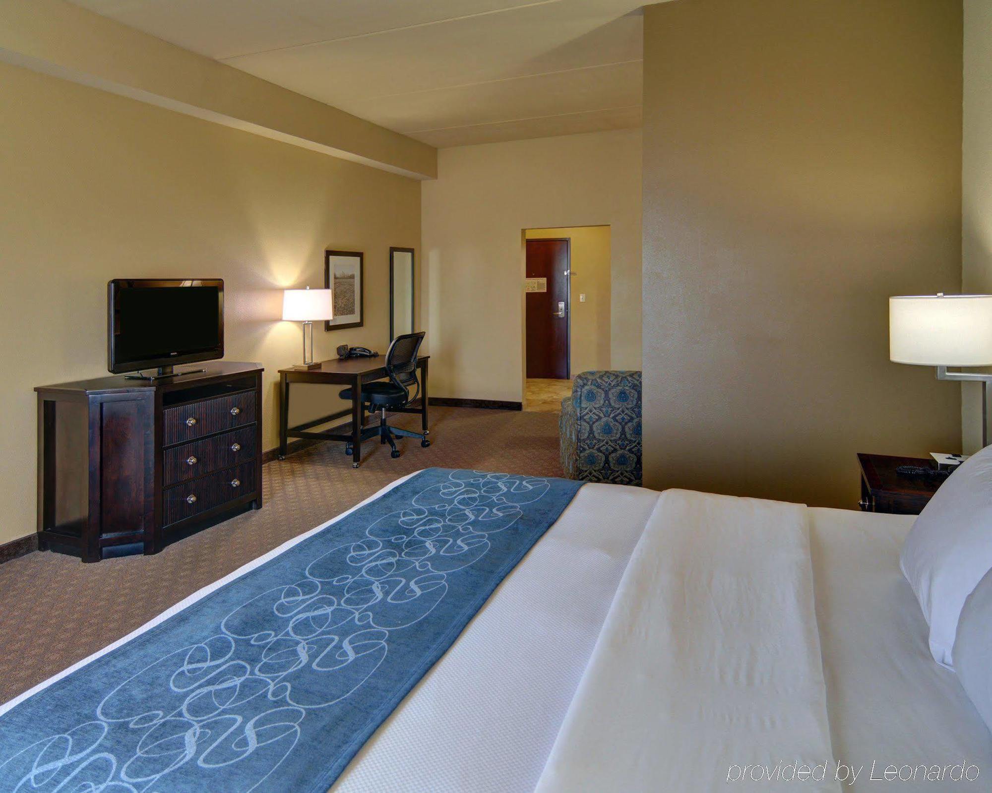Comfort Suites Frisco Exterior photo